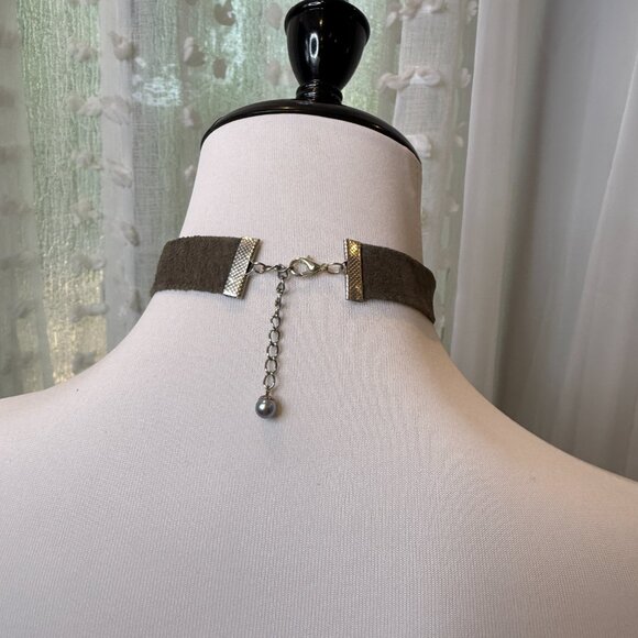 Cross Pendant Suede Choker Necklace - Picture 5 of 5